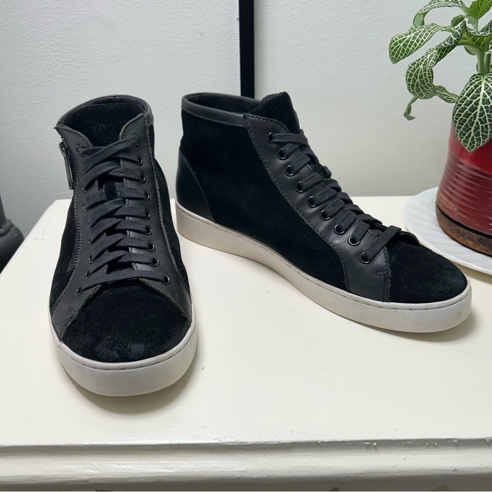 Vionic  Splendid Torri Black Suede Side Zip Sneaker Booties. Size 10.